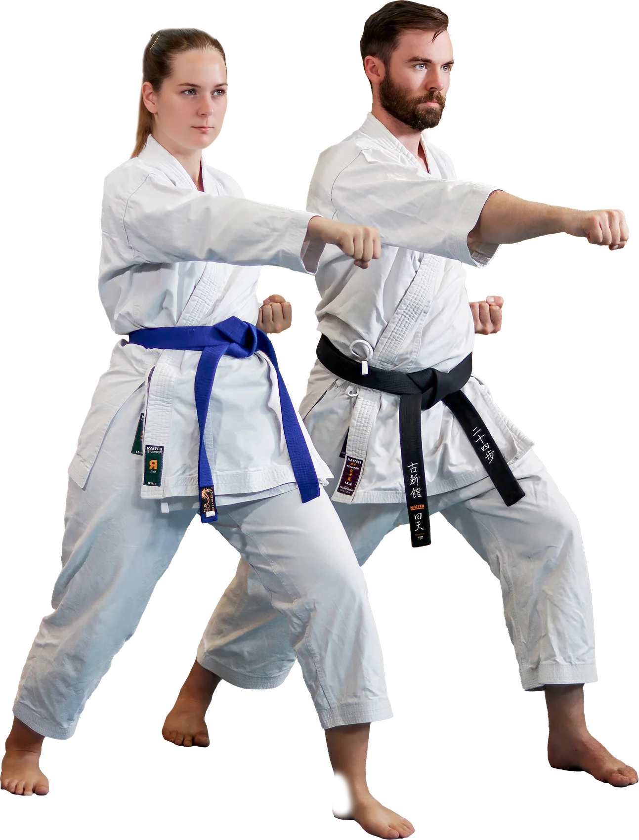 Lena und Florian vom Verein im Karate-Gi beim gleichzeitigen Fauststoß