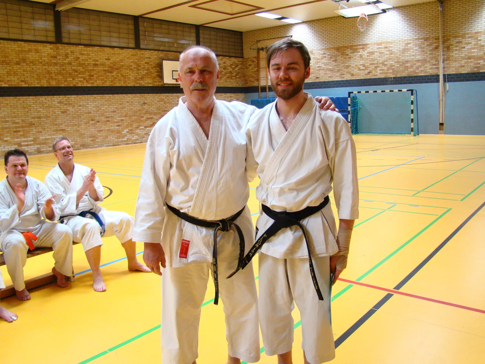 Kleine Feier mit neuem Schwarzgurt